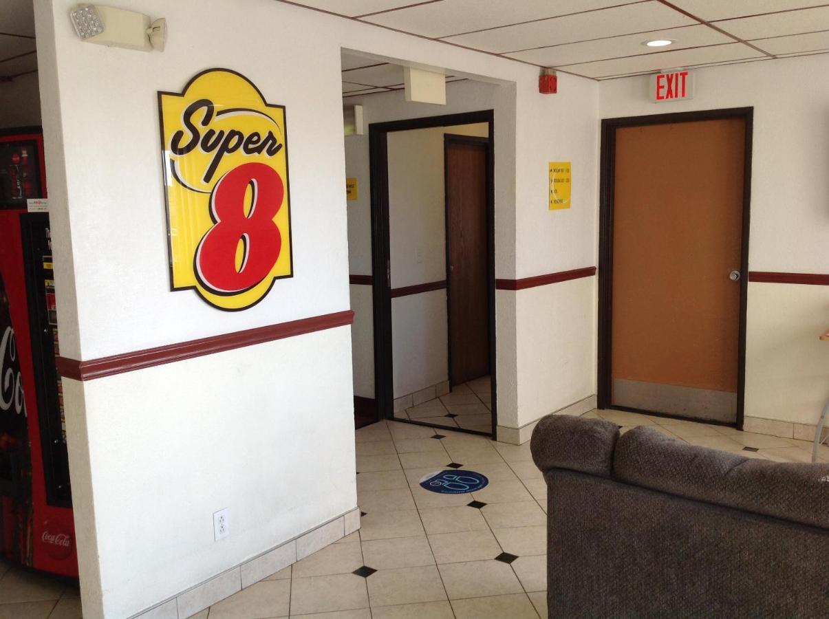 Super 8 By Wyndham Winchester Va Exterior photo